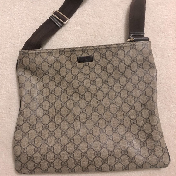 Authentic GUCCI monogram coated messenger bag - Picture 1 of 4